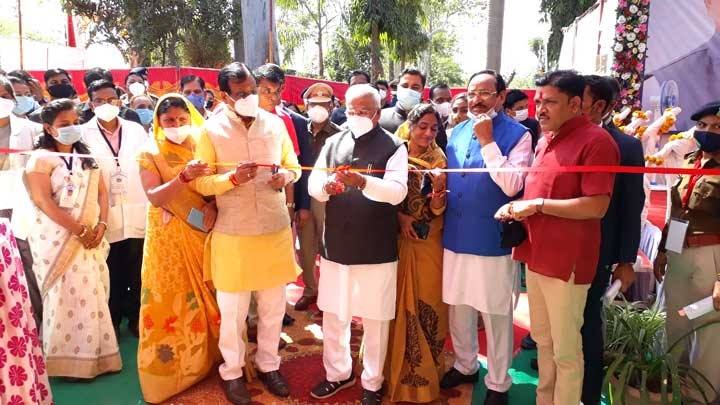 राज्यपाल श्री मंगु भाई पटेल ने अलीराजपुर में सिकल सैल एनीमिया जाँच शिविर का शुभारंभ किया